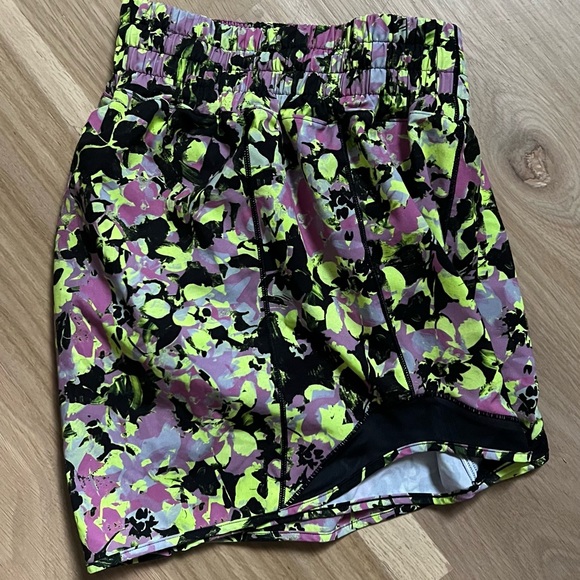 Lululemon High Rise Hotty Hot 4” inseam - Picture 1 of 2